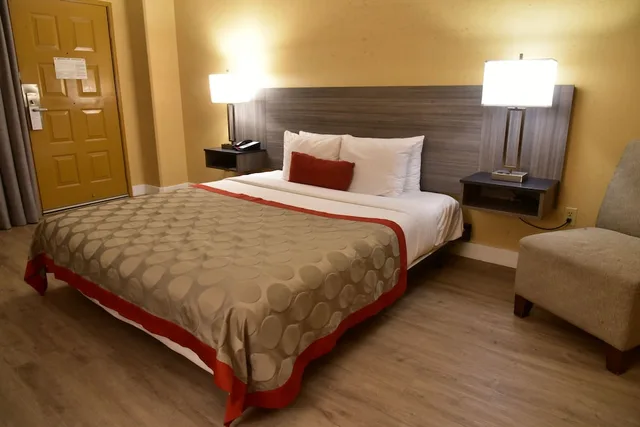 Room, King Bed, Bay View, High Floor, Ramada by Wyndham San Diego National City 4/6