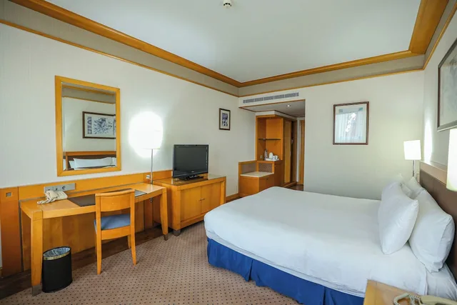 غرفة قياسية بسرير كينج بإطلالة على المدينة، Crowne Plaza Hotel Beirut 1/10