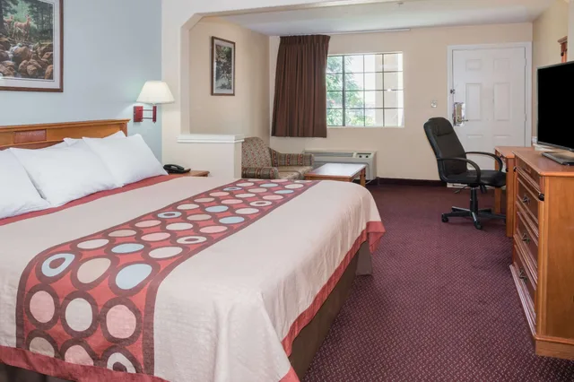 غرفة بسريرين كوين لذوي الإعاقة، Super 8 By Wyndham Sealy 1/9