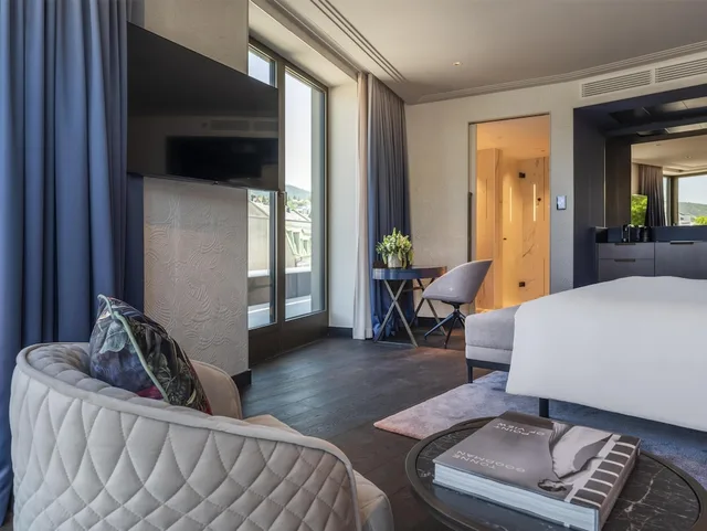 Junior Suite, King Bed, Steigenberger Europaischer Hof 6/9