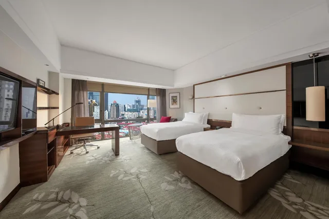 غرفة كلاسيكية بسرير فردي بإطلالة على المدينة في طابق مرتفع، Intercontinental Shanghai Pudong 1/5