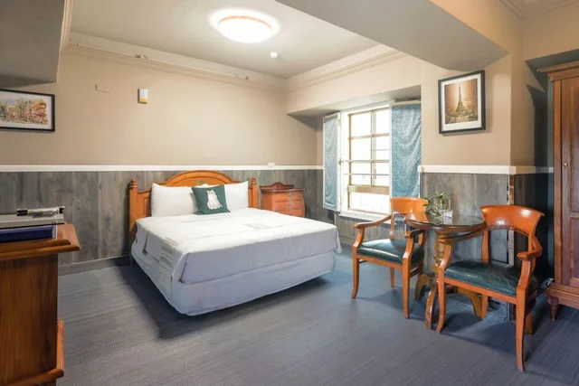 غرفة قياسية رباعية بسريرين مزدوجين، Hotel de Trianon 1/10