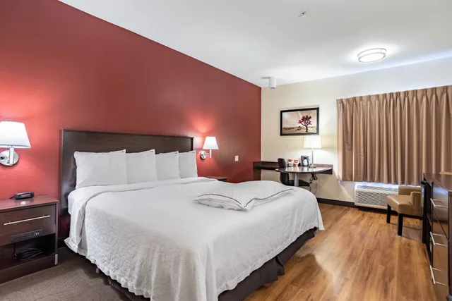 غرفة بسرير كينج لذوي الإعاقة، Red Roof PLUS Phoenix West 1/2