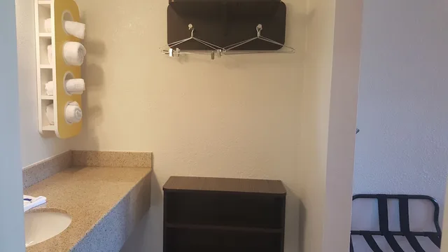 غرفة قياسية بسريرين مزدوجين، Motel6 Columbus, OH - OSU 10/10