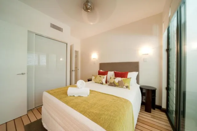 شقة بسرير كينج وسرير كوين بغرفتي نوم، The Boathouse Apartments 1/9