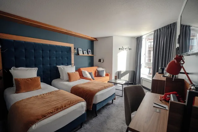 Room, Twin Beds, Village View، Fahrenheit Seven Val Thorens 3/8