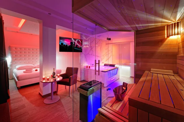 Wellness, King Bed, Sauna, Hot Tub، Hotel Aura Design & Garden Pool 4/8
