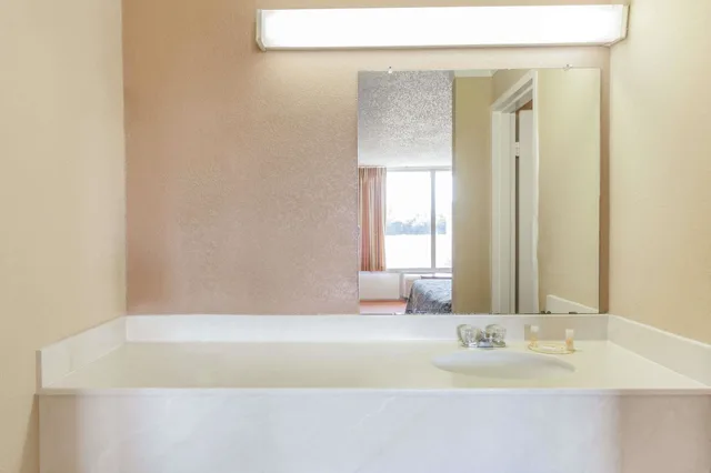 غرفة بسرير كينج لذوي الإعاقة، Days Inn By Wyndham Hillsboro Tx 4/4