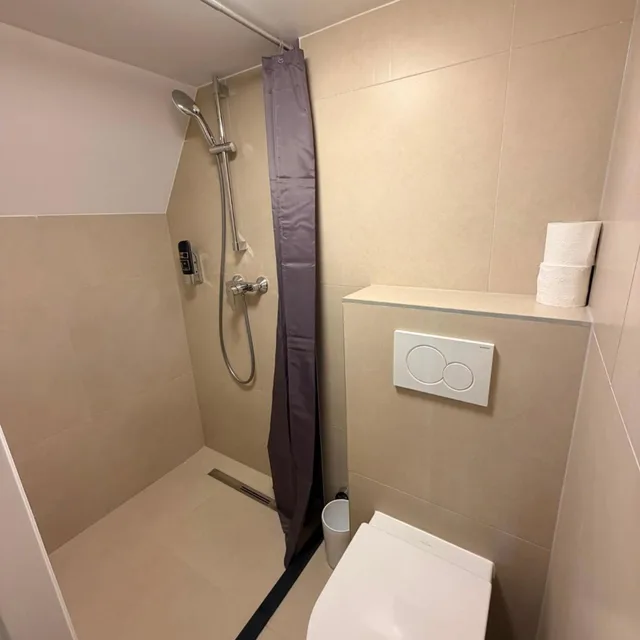 غرفة رباعية، Continental Hotel 10/10