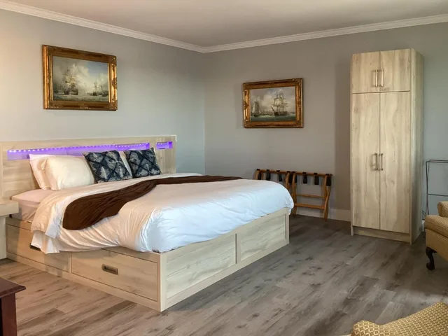 جناح بسرير كينج، Lunenburg Arms Hotel 1/2