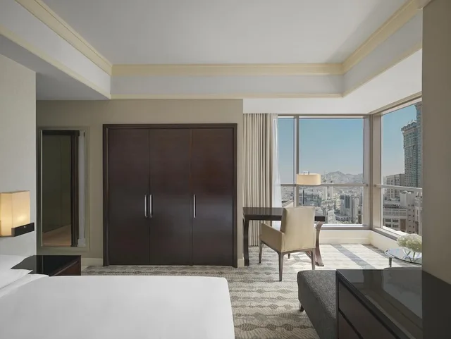 Room, King Bed, Partial Haram View، فندق جبل عمر هيلتون(Jabal Omar Hyatt Regency Makkah) 3/7