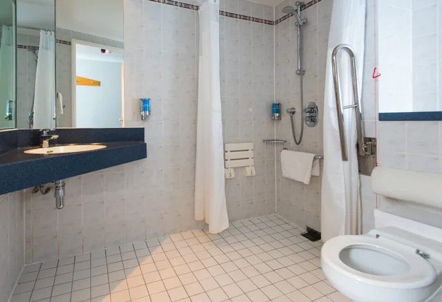 غرفة بسرير مزدوج لذوي الإعاقة، Holiday Inn Express Derby Pride Park 3/3