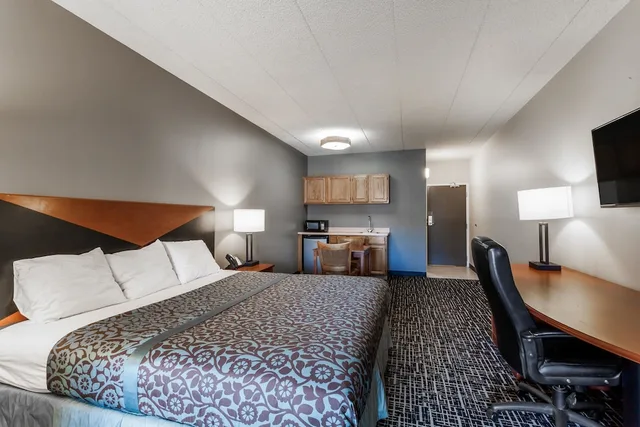 جناح استوديو بسرير كينج، Days Inn Suites By Wyndham Lancaster Amish Country 1/5