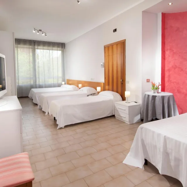 غرفة عائلية، Hotel Le Querce 2/3