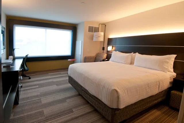 غرفة بسرير كينج لذوي الإعاقة، Holiday Inn Express & Suites Johnstown 1/1