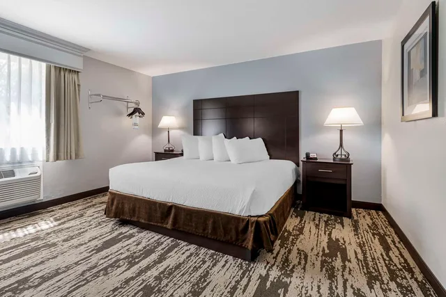 Suite, King Bed, Sofa, Balcony, Best Western Prescottonian 1/2