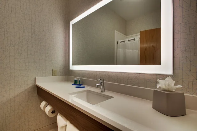 غرفة قياسية بسرير كوين، Holiday Inn Express Suites Morris 2/2