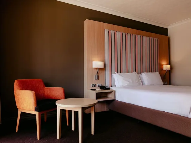 Classic, King Bed, Mercure Gold Coast Resort 4/8