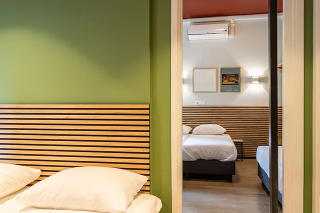 Family, 1 Single and 2 Queen Beds، Hotel Freeland 2/3