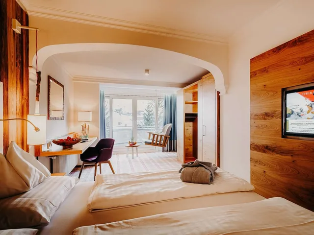 غرفة بريميوم بسرير مزدوج بإطلالة على الجبل بشرفة، Thermenhotel Sendlhof 4/8
