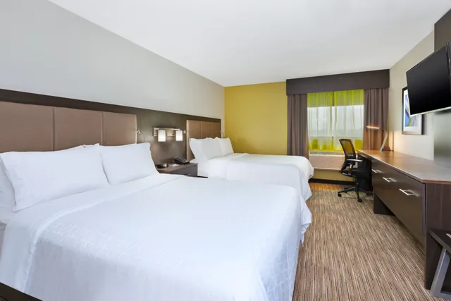 غرفة قياسية بسريرين كوين، Holiday Inn Winnipeg Airport Polo Park 1/3