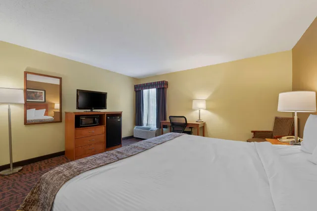 جناح بسرير كينج، Best Western Louisville East Inn & Suites 4/5