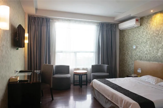 غرفة بريميير ديلوكس بسرير مزدوج بإطلالة على البحر، LA Hotel Tawau 1/1