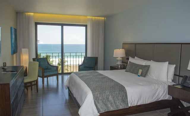 غرفة بسرير كينج بإطلالة على البحر، Crocs Casino and Resort 6/10
