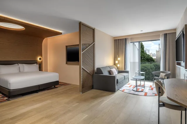 Eiffel, Junior Suite, King Bed، Canopy by Hilton Paris Eiffel Tower 2/9