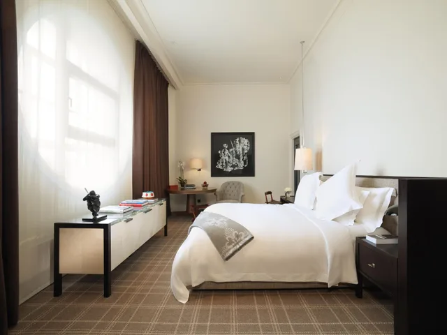 جناح سوبيريور بسريرين كينج، Rosewood London 1/3