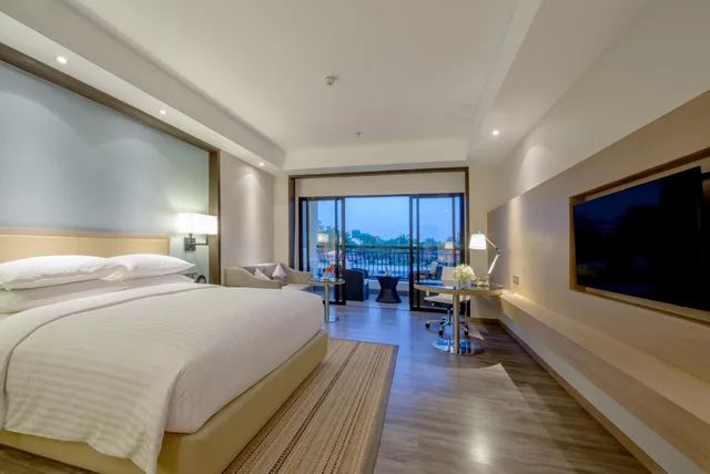 غرفة تنفيذية بسرير كينج بشرفة، COURTYARD BY MARRIOTT SIEM REAP RESORT 1/10