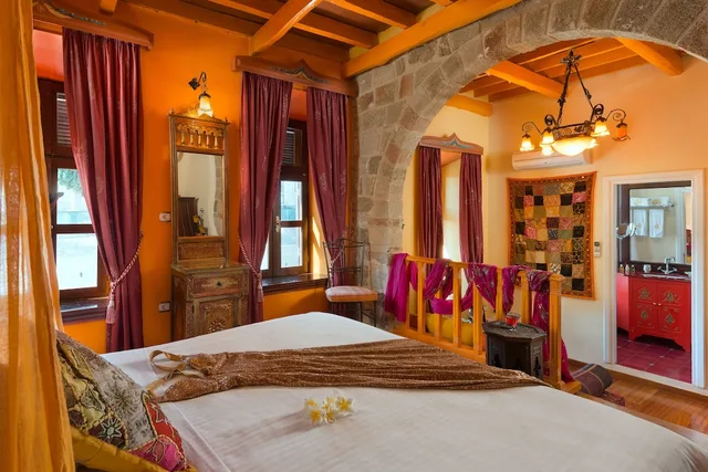 جناح سوبيريور بسرير كينج وسرير فردي بإطلالة على المدينة، Nikos Takis Fashion Hotel 1/1