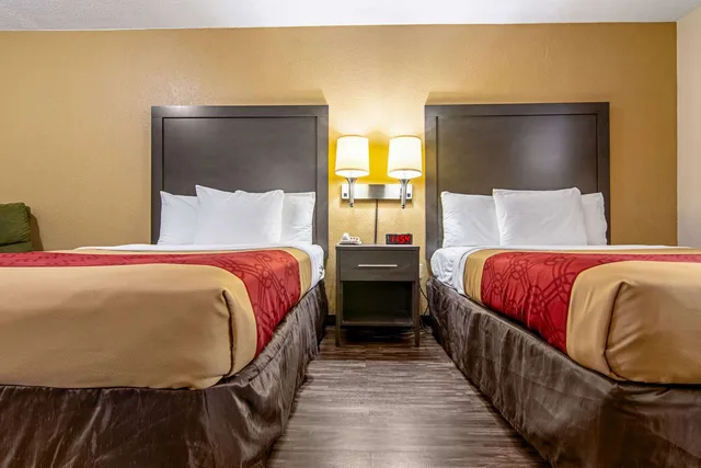 غرفة بسريرين مزدوجين، Econo Lodge Inn And Suites Matthews Charlotte 5/7