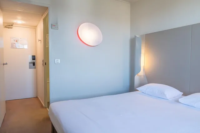 Next Generation, Double Bed, CAMPANILE NOGENT SUR MARNE 4/10