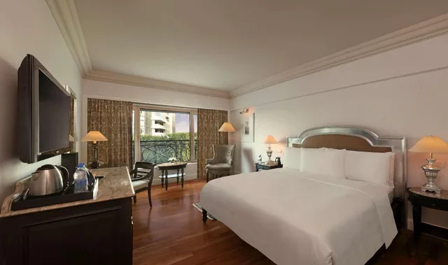 غرفة بسرير كينج بإطلالة على المسبح، Hilton Mumbai International Airport 3/4