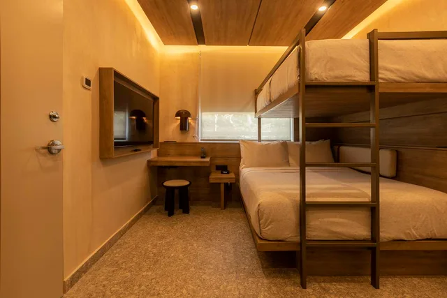 Roof Top, Bunk Beds, Queen Bed، Motto by Hilton Tulum 2/2