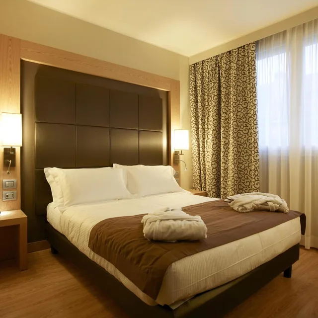 غرفة بسرير مزدوج، Virginia Palace Hotel 3/10