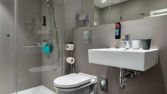 غرفة بسرير كوين لذوي الإعاقة، Holiday Inn - the niu, Keg Hamburg Ost, an IHG Hotel 5/6