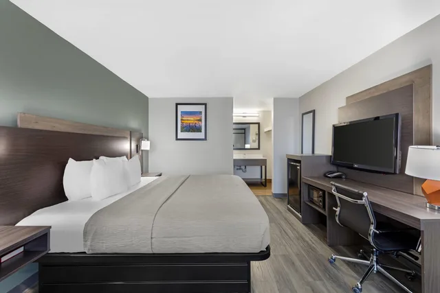 غرفة بسرير كينج، Quality Inn Columbus, MS 2/7
