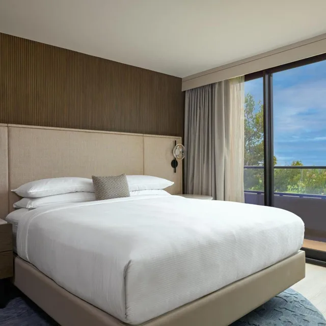 Cosmopolitan, 2 Bedrooms, Retreat, Suite, King Bed, Ocean View، VEA Newport Beach, A Marriott Resort & Spa 1/3