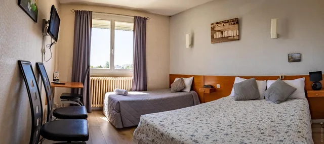 غرفة ثلاثية، HOTEL CHRISTINA 3/10