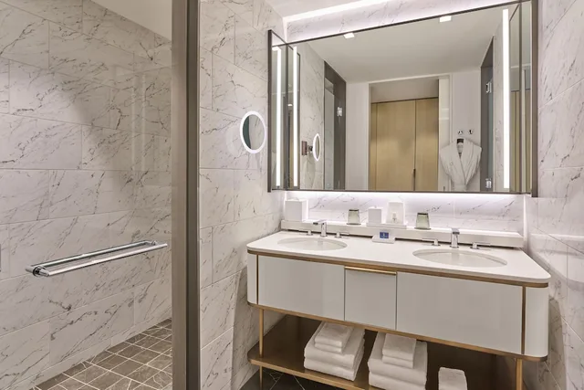 Courtyard, Suite, King Bed، The Crescent Hotel Fort Worth 2/2