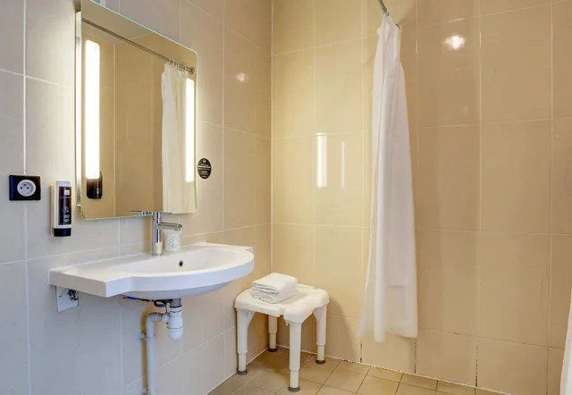غرفة بسرير مزدوج لذوي الإعاقة، B&B Hotel Reims Bezannes 6/6
