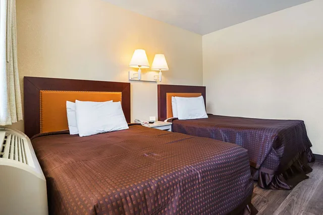 Room, 2 Double Beds, Rodeway Inn Kissimmee Maingate West 2/4