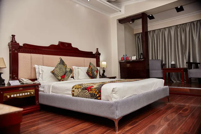 غرفة تنفيذية بسرير كينج، Best Western Plus Paramount Hotel 1/2