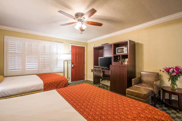 غرفة قياسية بسريرين كوين، Clarion Collection Hotel Pacific Grove - Monterey 5/6