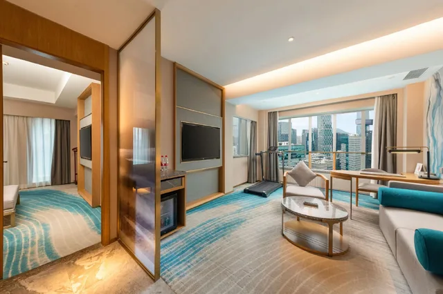 Suite, Park View, Royce Hotel Shenzhen 3/3