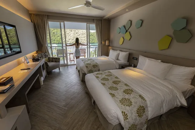 غرفة ديلوكس بسريرين منفصلين بإطلالة على البحر، Palau Royal Resort 1/4