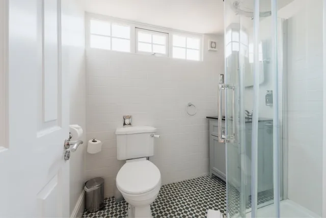 Executive, King Bed, Bath and Shower، The Florence Suite Boutique Hotel 3/6