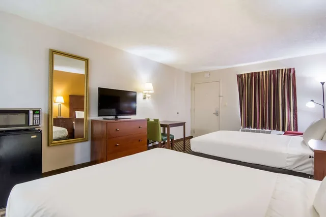 Room, 2 Queen Beds, Americas Best Value Inn Wadesboro 2/4